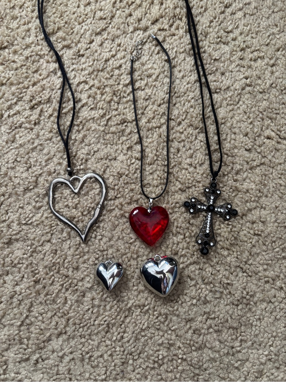 Bundle packs of necklaces